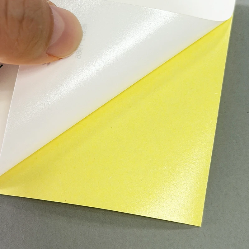 Papel semibrillante con adhesivo de revestimiento amarillo 1